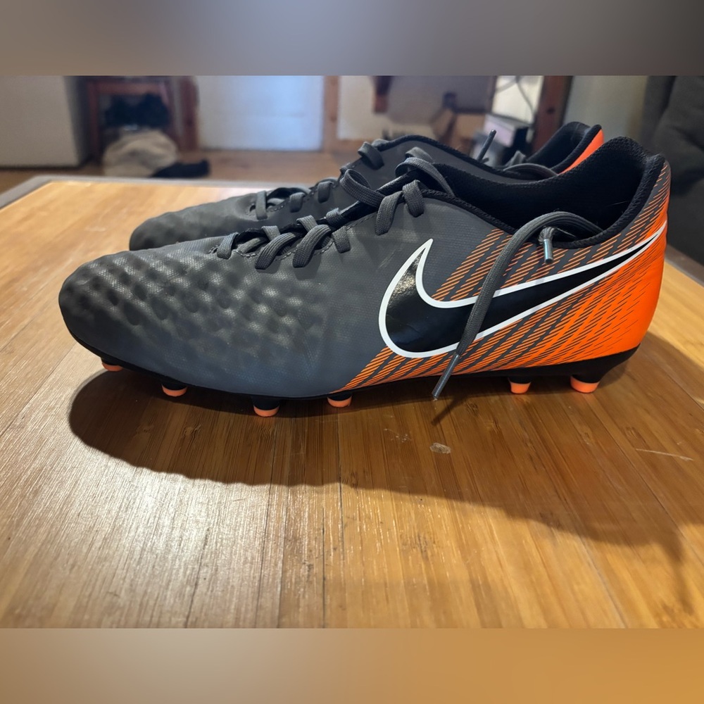 Nike Men's Black and Orange Athletic Cleats